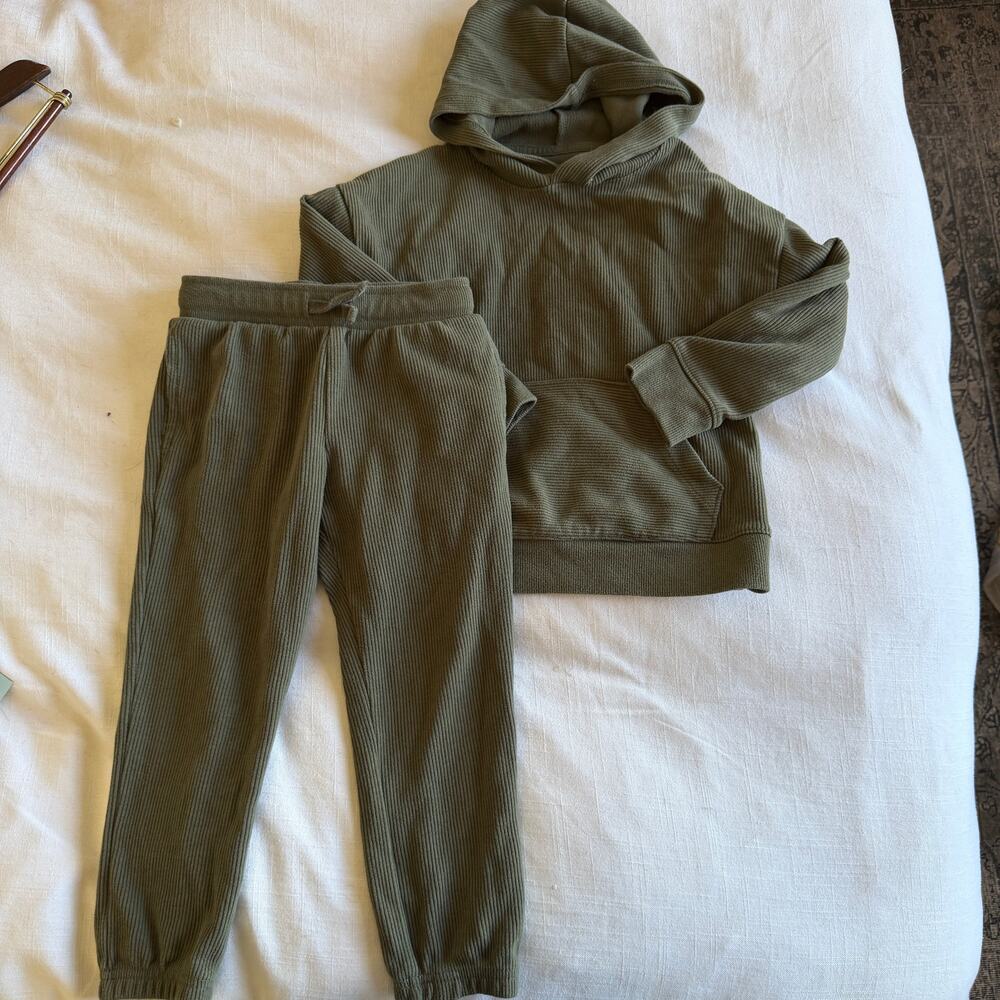 Cat & Jack boys army green sweatsuit set 4T